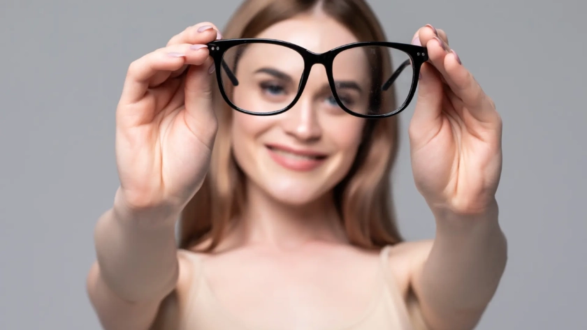 Cómo adaptarse a gafas progresivas: la guía completa / Óptica ALAMEDILLA