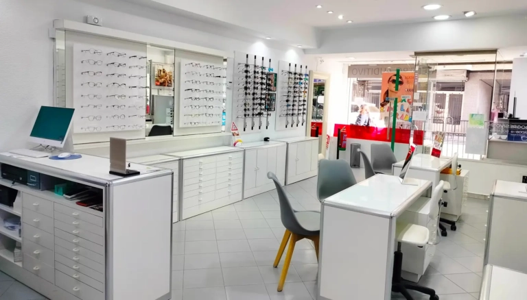 Interior de óptica en Paseo San Antonio Salamanca | Óptica Alamedilla