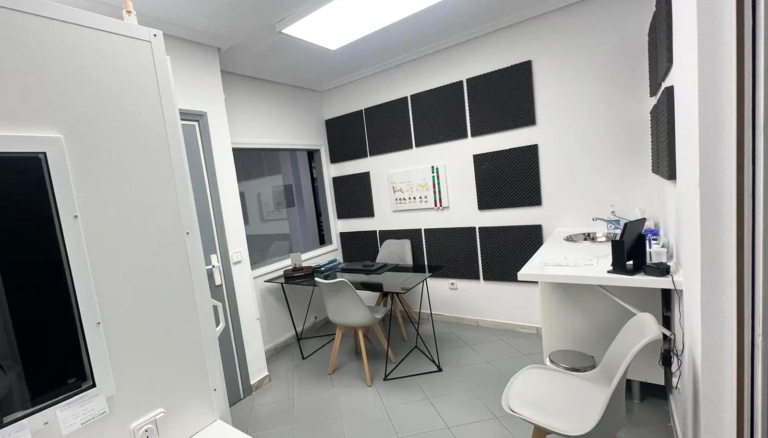 Sala de terapia visual en óptica Paseo San Antonio Salamanca | Óptica Alamedilla