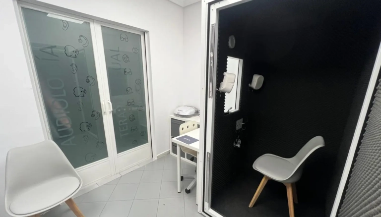 Sala de audiometría en óptica Paseo San Antonio Salamanca | Óptica Alamedilla